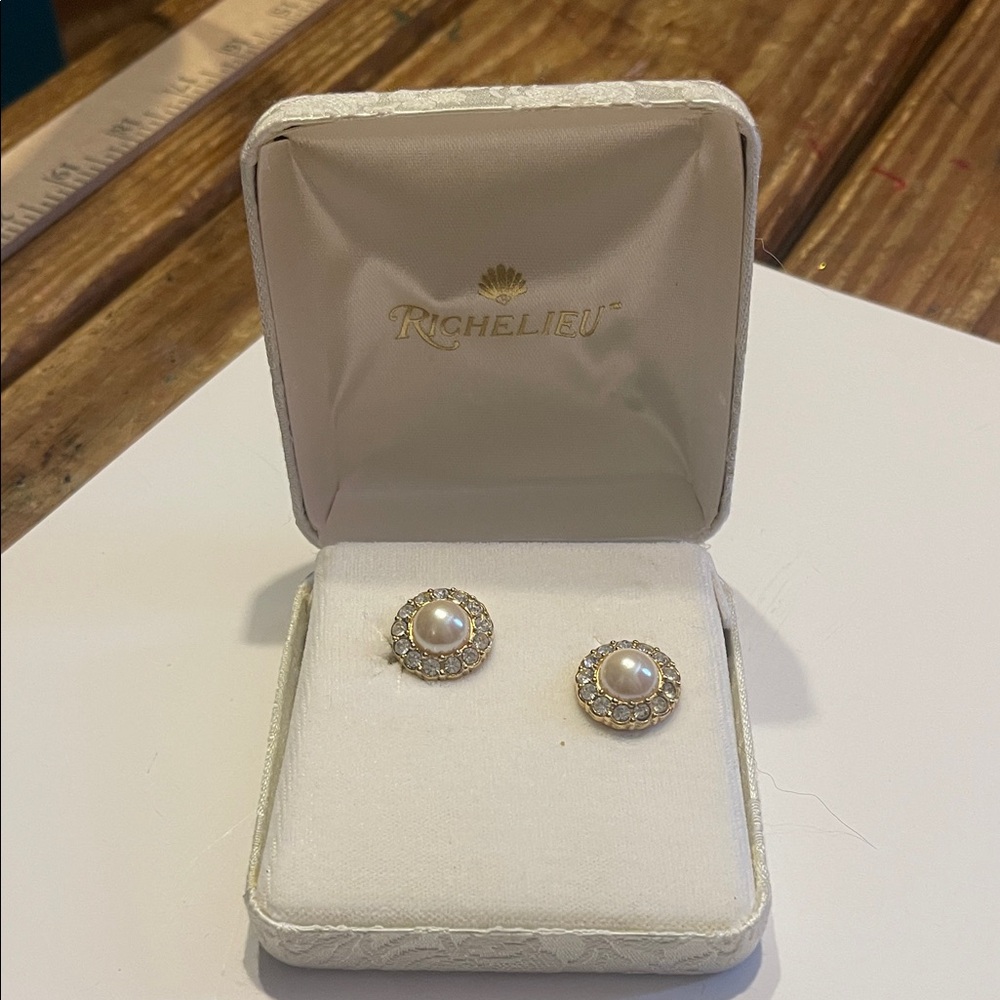 richelieu Gold crystal and Pearl clip Earrings new old stock vintage